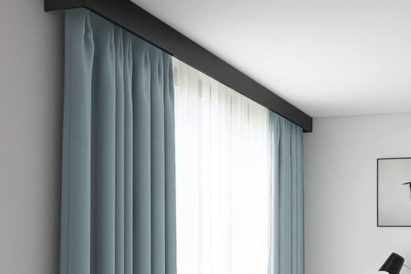 Curtains-with-pelmet.jpg Curtains-with-pelmet.jpg